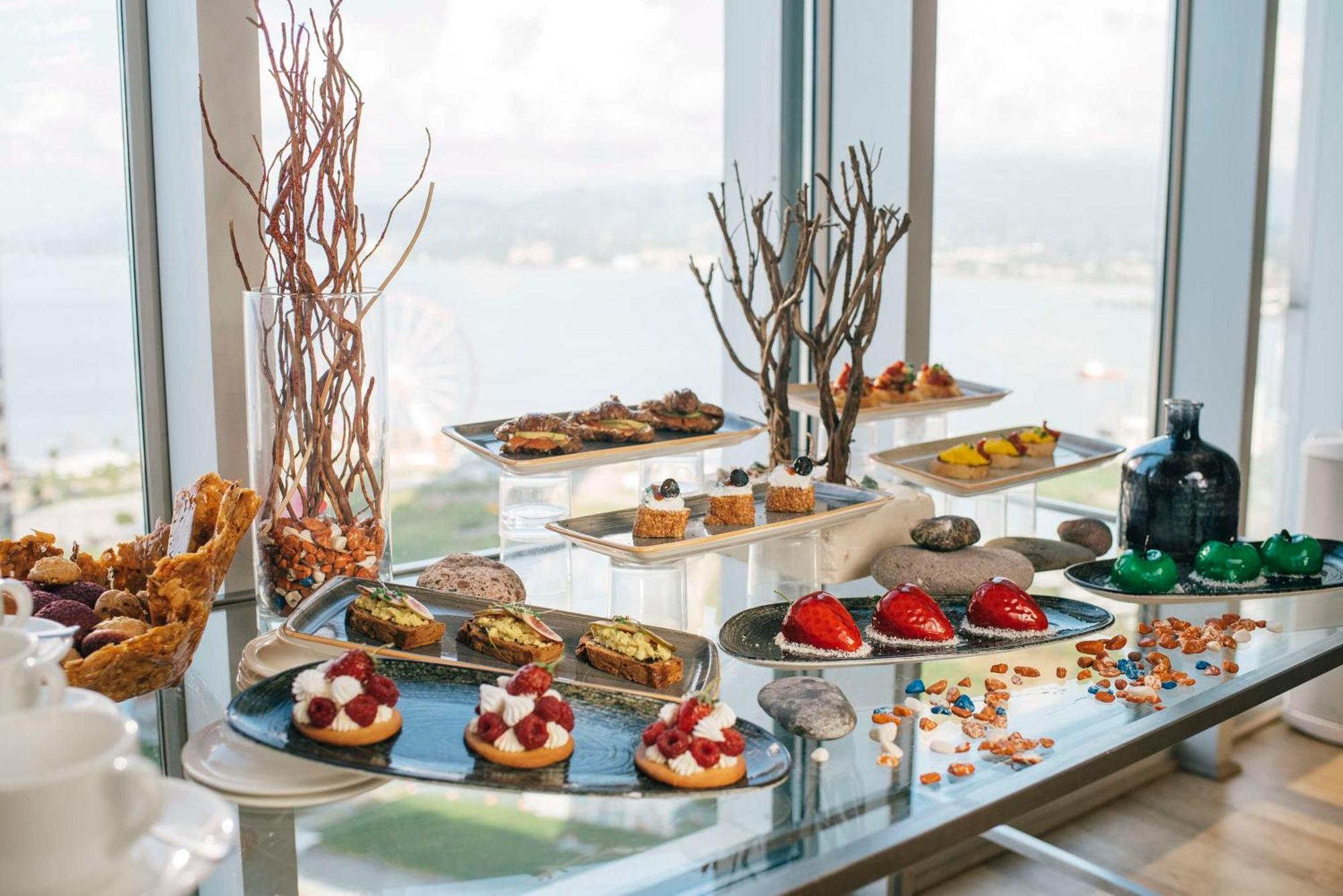 Radisson Blu Hotel באטומי מראה חיצוני תמונה A dessert buffet